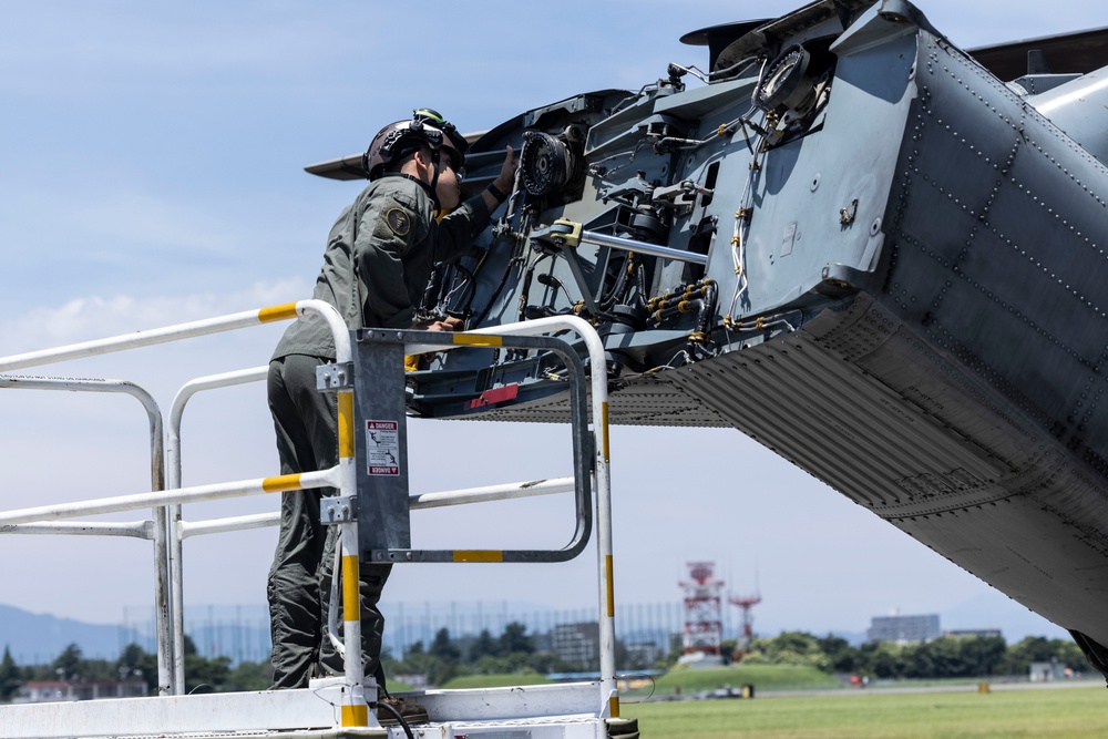 HMH-462 performs preventative maintenance