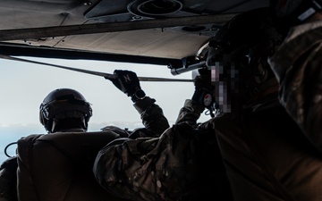 Green Berets, Latvian SOF conduct joint free fall training in Latvia