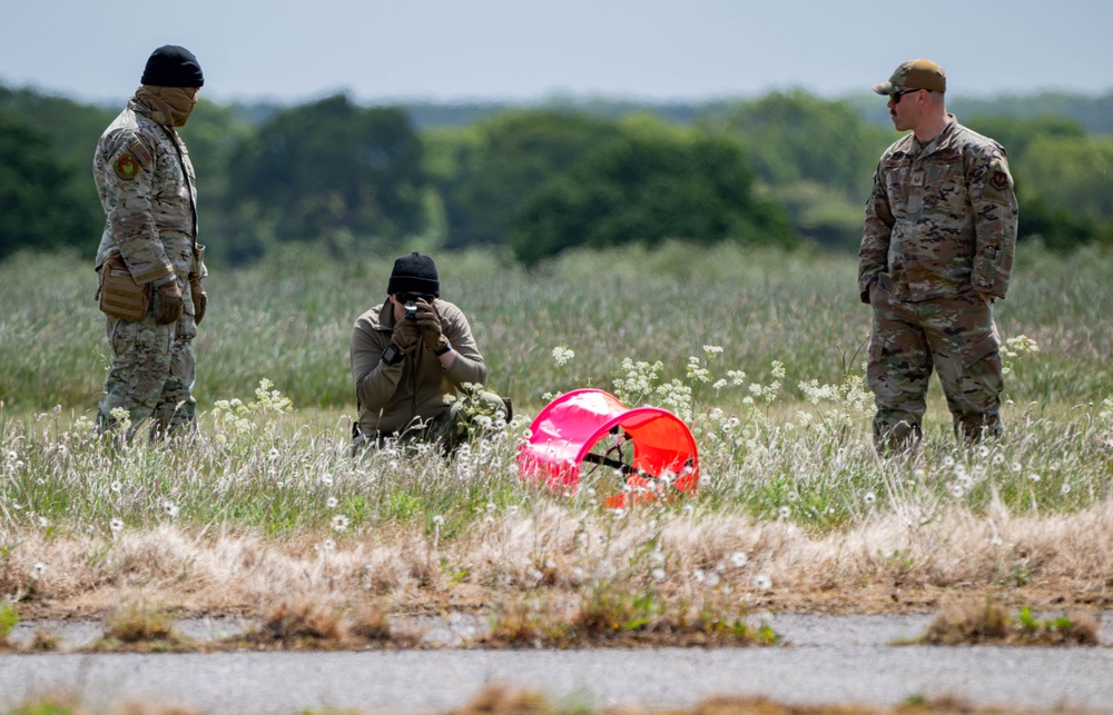 435th AGOW, RAF Aircraft conduct first joint landing zone coordination