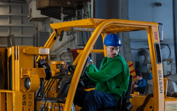 George Washington Conducts a Replenishment-at-Sea