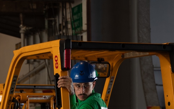 George Washington Conducts a Replenishment-at-Sea