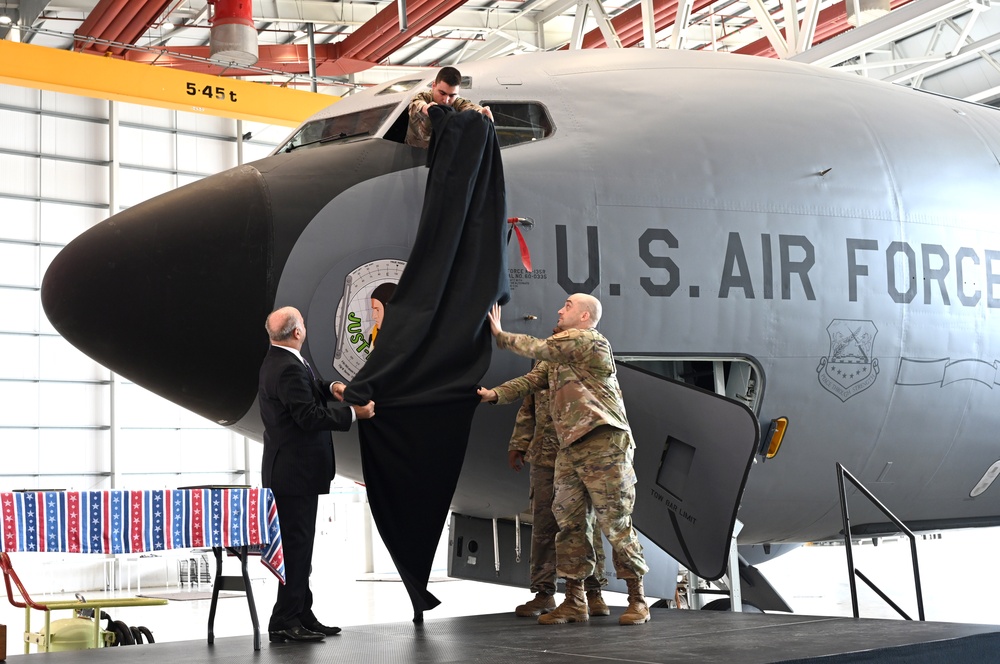 100th BG legacy nose art, ‘Just-A-Snappin’ joins 100th ARW, Bloody Hundredth heritage