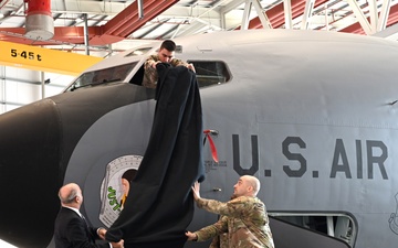 100th BG legacy nose art, ‘Just-A-Snappin’ joins 100th ARW, Bloody Hundredth heritage