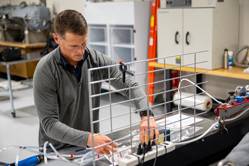 Off-gassing: Keeping Divers, Submariners Safe From Toxins