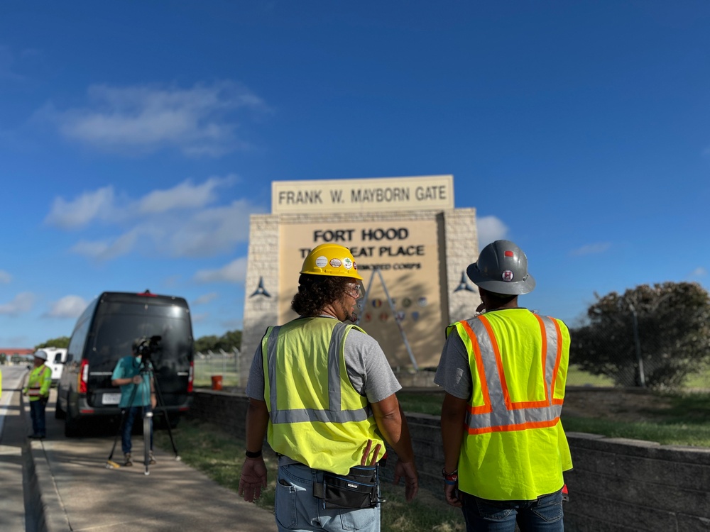 Contractor Aligns Letters for Fort Hood Signage