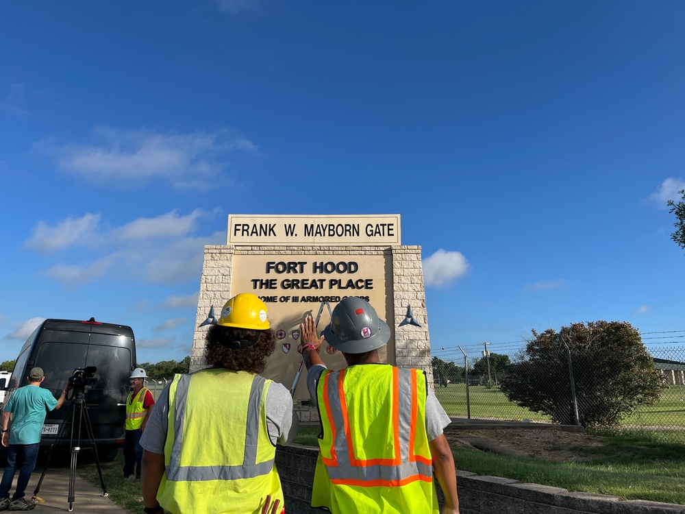 Contractors Inspect Completed Fort Hood Sign
