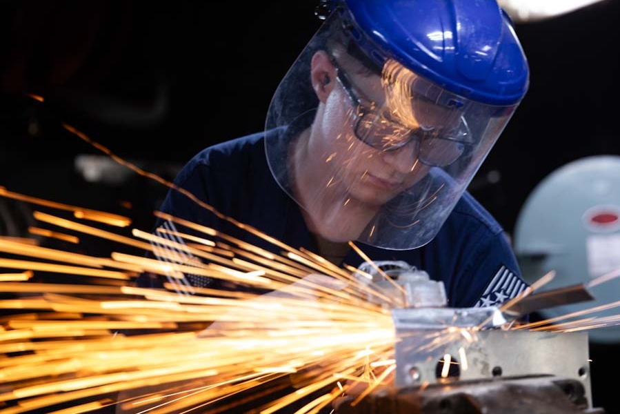 Ike Conducts Planned Incremental Availability maintenance period