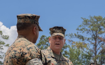HMHT-302 student pilot receives Navy and Marine Corps Commendation Medal for providing lifesaving care following a vehicle crash