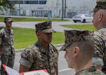 HMHT-302 student pilot receives Navy and Marine Corps Commendation Medal for providing lifesaving care following a vehicle crash