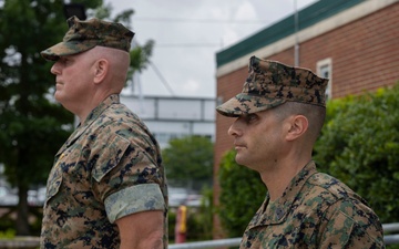 HMHT-302 student pilot receives Navy and Marine Corps Commendation Medal for providing lifesaving care following a vehicle crash
