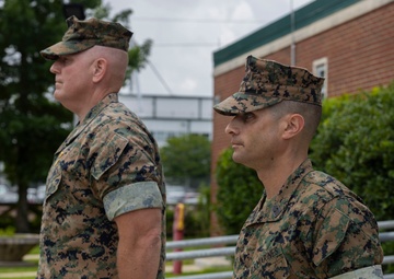 HMHT-302 student pilot receives Navy and Marine Corps Commendation Medal for providing lifesaving care following a vehicle crash