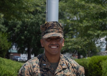 HMHT-302 student pilot receives Navy and Marine Corps Commendation Medal for providing lifesaving care following a vehicle crash