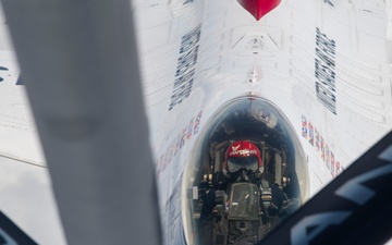 121st refuels &quot;Thunderbirds&quot; over the skies of Virginia