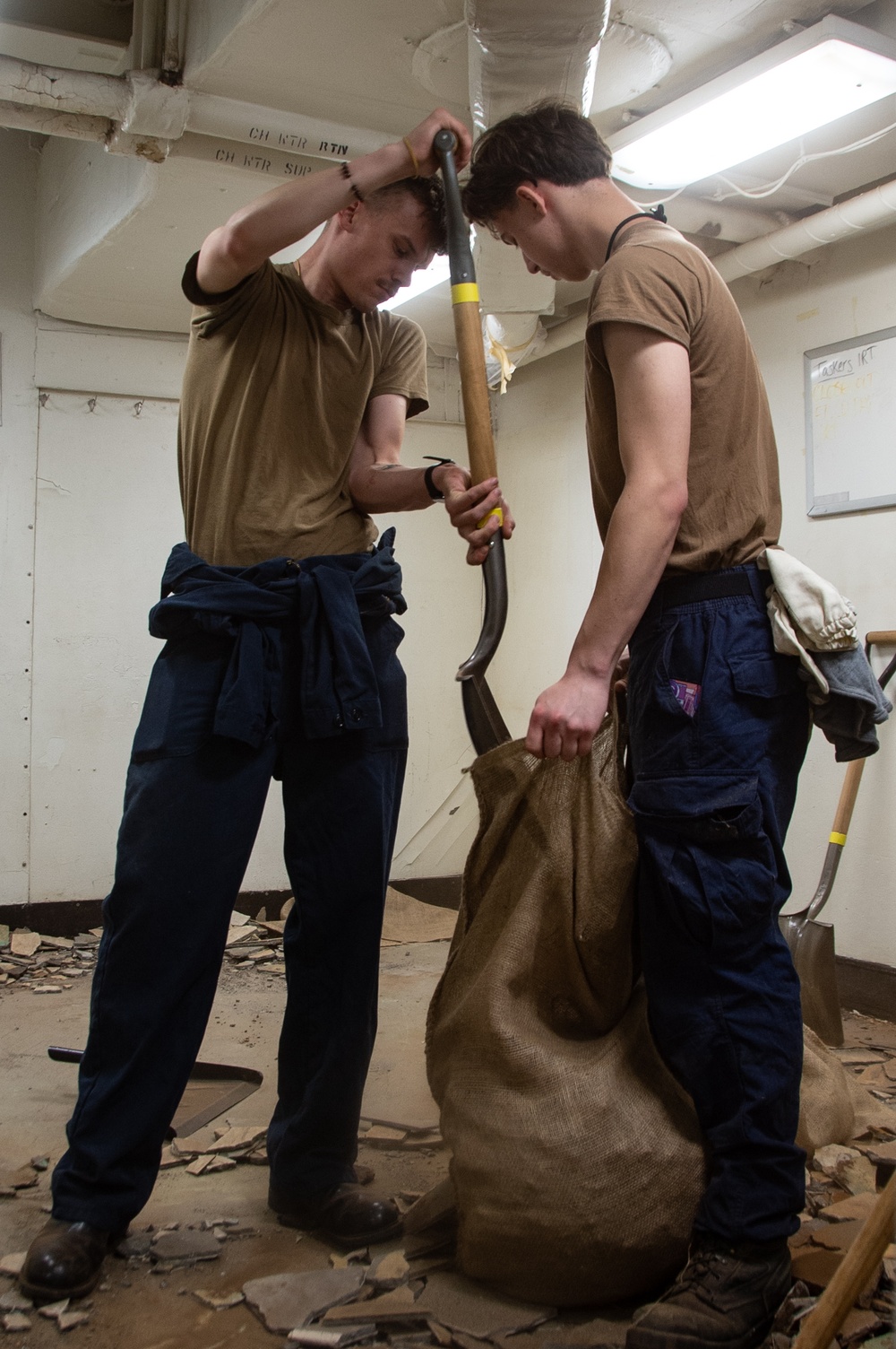 Ronald Reagan Sailors Perform Maintenance