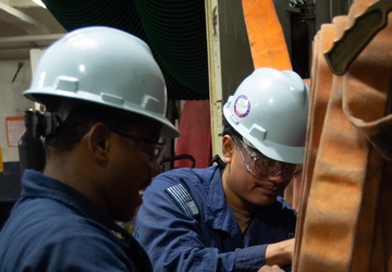 USS Ronald Reagan (CVN 76) Sailors Perform Maintenance