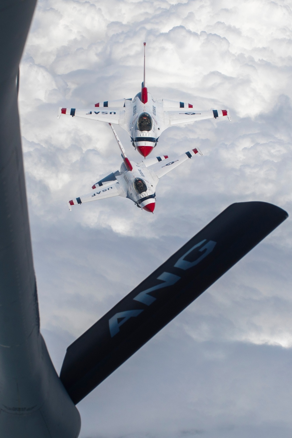 121st refuels &quot;Thunderbirds&quot; over the skies of Virginia