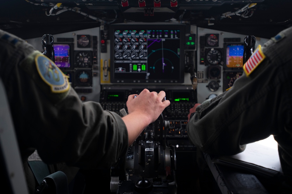 121st refuels &quot;Thunderbirds&quot; over the skies of Virginia