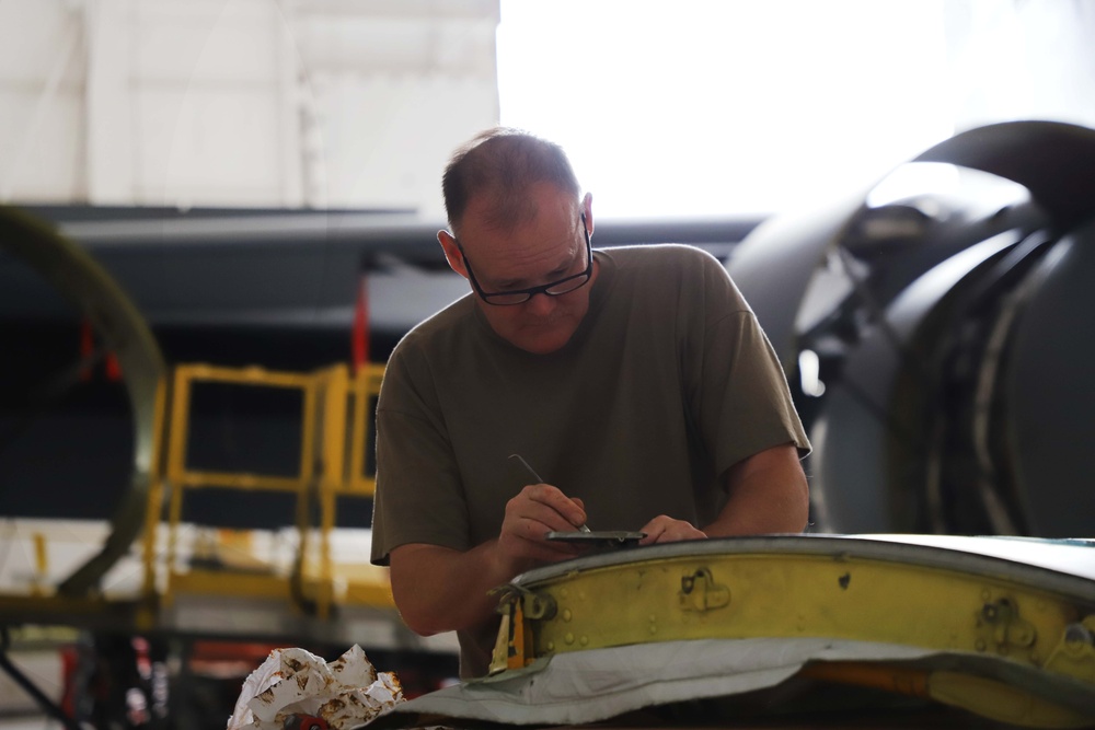 190th Maintenance Airmen work on KC-135 Stratotanker