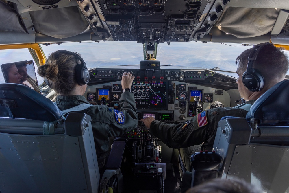 940th ARW pilots fly KC-135 Stratotanker