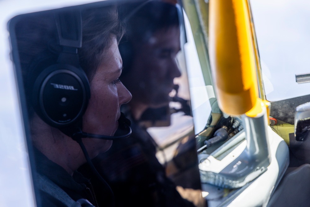 940th ARW pilots fly KC-135 Stratotanker