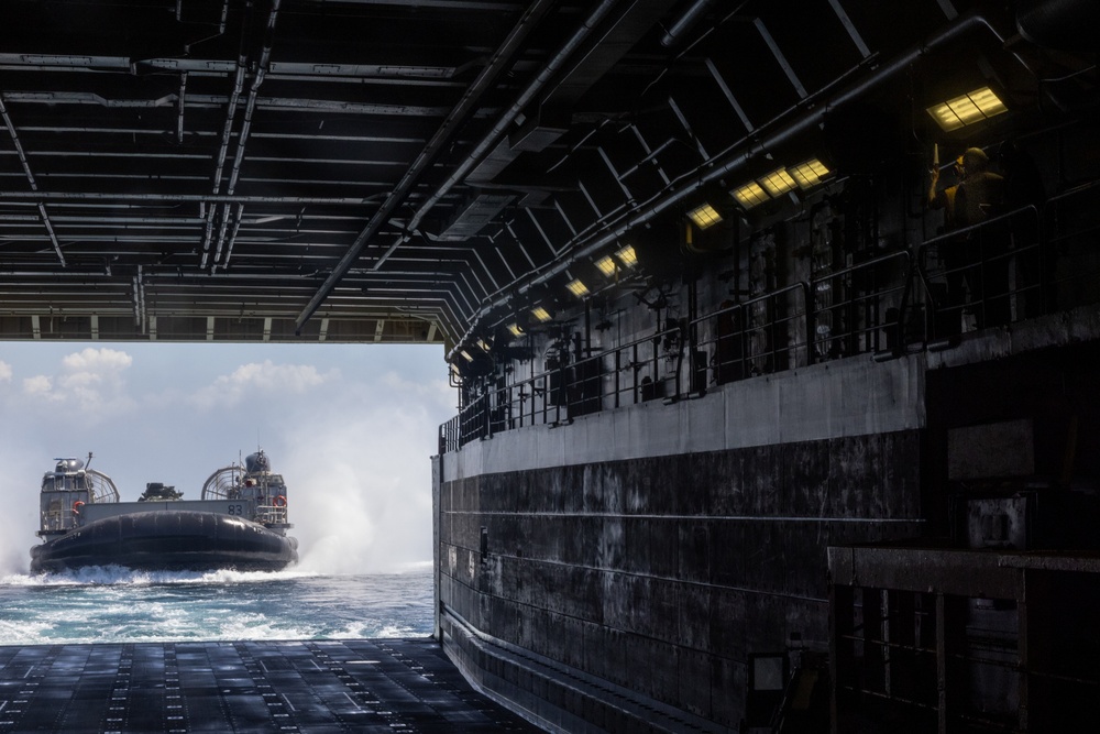 22nd MEU (SOC)| LCAC Ops