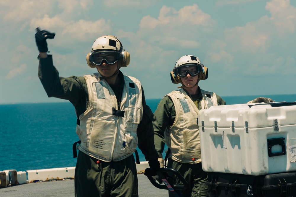 22nd MEU(SOC) | Cargo Offload aboard Iwo Jima During COMPTUEX