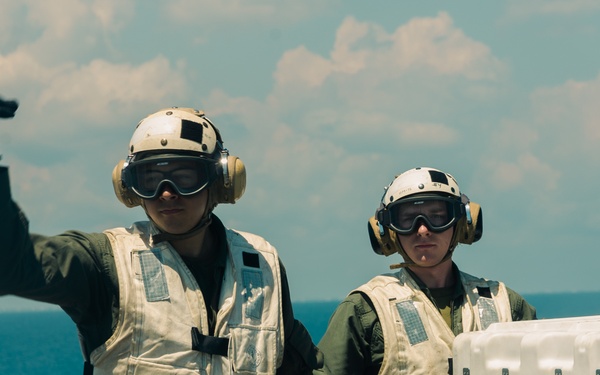 22nd MEU(SOC) | Cargo Offload aboard Iwo Jima During COMPTUEX