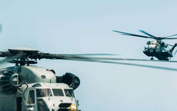 22nd MEU(SOC) | Cargo Offload aboard Iwo Jima During COMPTUEX