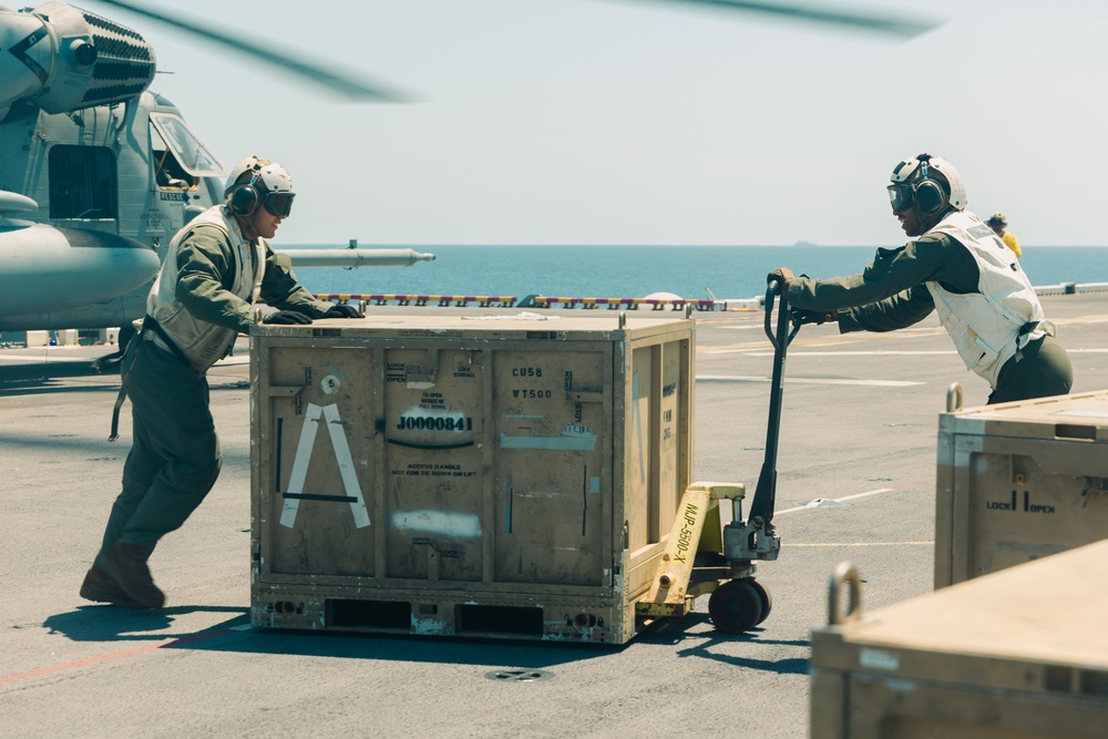 22nd MEU(SOC) | Cargo Offload aboard Iwo Jima During COMPTUEX