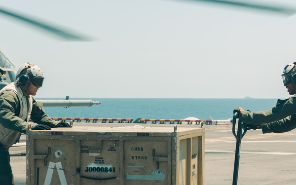 22nd MEU(SOC) | Cargo Offload aboard Iwo Jima During COMPTUEX