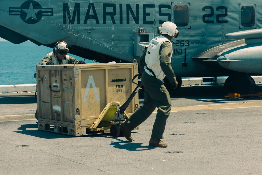 22nd MEU(SOC) | Cargo Offload aboard Iwo Jima During COMPTUEX