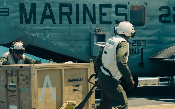 22nd MEU(SOC) | Cargo Offload aboard Iwo Jima During COMPTUEX