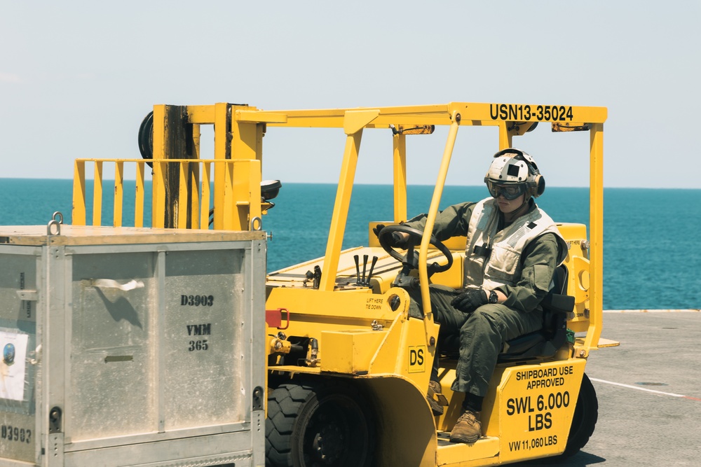 22nd MEU(SOC) | Cargo Offload aboard Iwo Jima During COMPTUEX