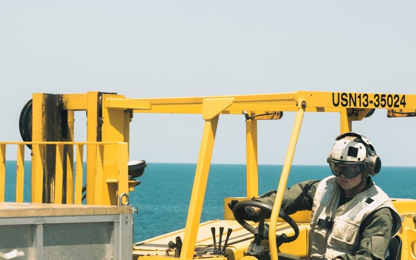 22nd MEU(SOC) | Cargo Offload aboard Iwo Jima During COMPTUEX