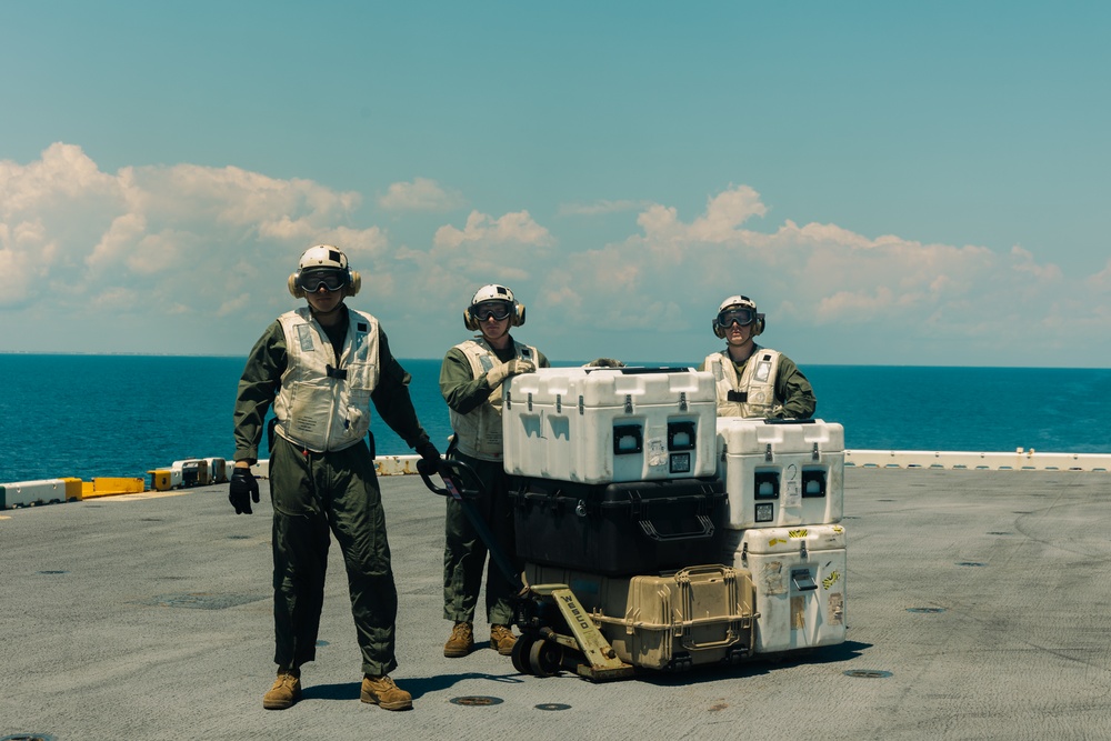 22nd MEU(SOC) | Cargo Offload aboard Iwo Jima During COMPTUEX