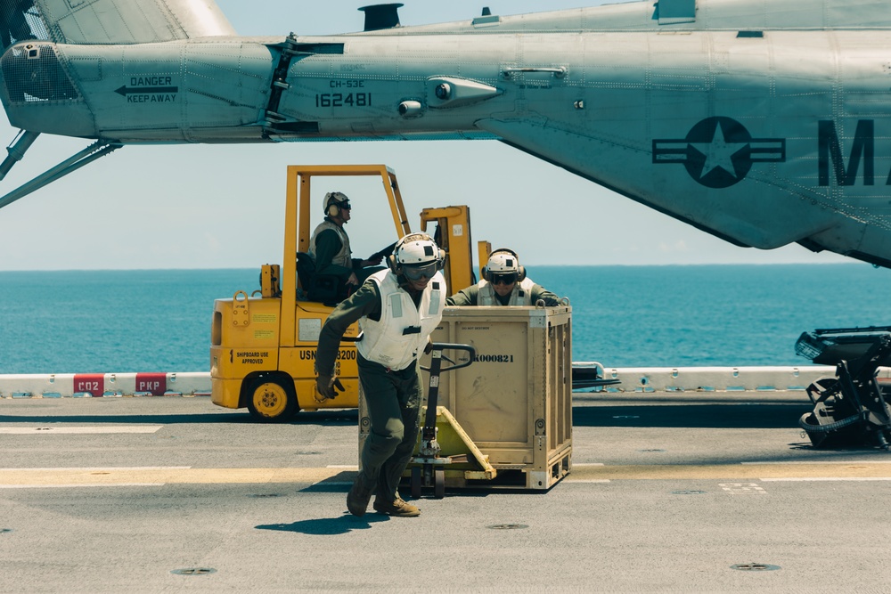 22nd MEU(SOC) | Cargo Offload aboard Iwo Jima During COMPTUEX