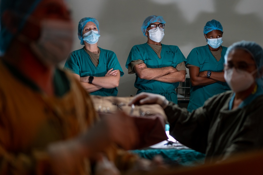 AMISTAD 2025: U.S. Air Force medical personnel observe surgical procedure in El Salvador