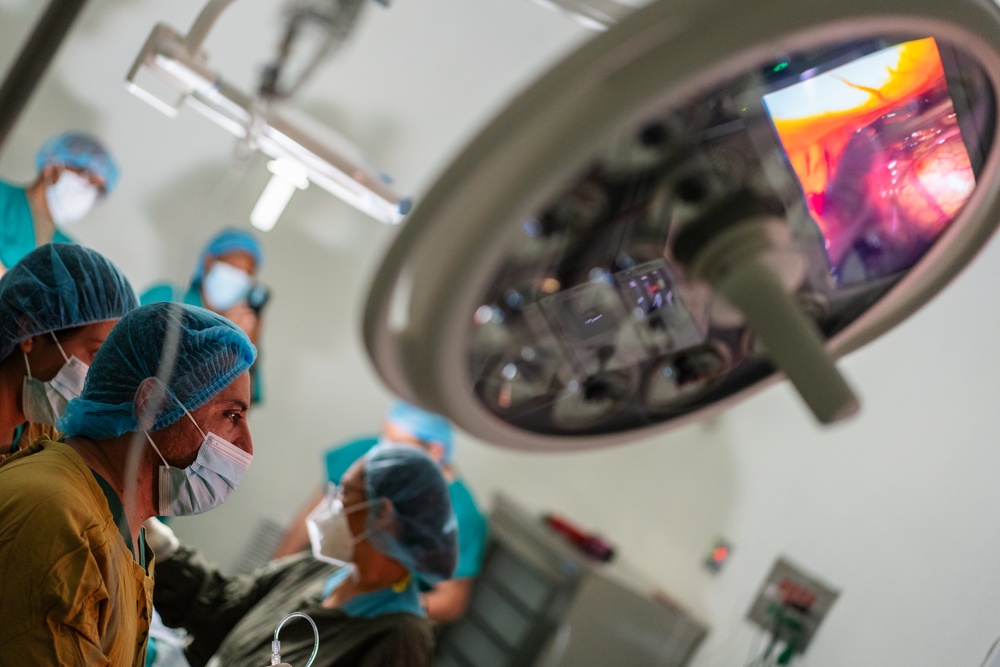 AMISTAD 2025: U.S. Air Force medical personnel observe surgical procedure in El Salvador