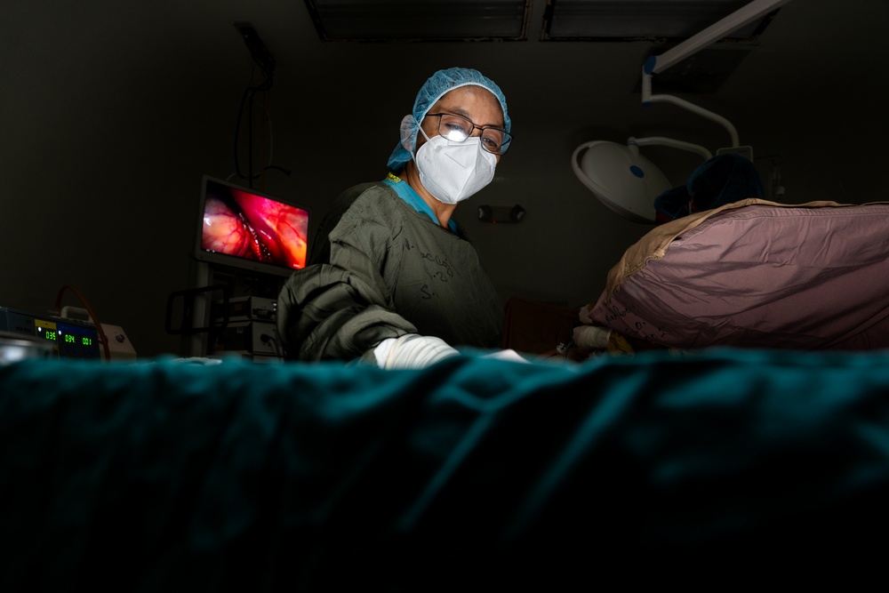 AMISTAD 2025: U.S. Air Force medical personnel observe surgical procedure in El Salvador