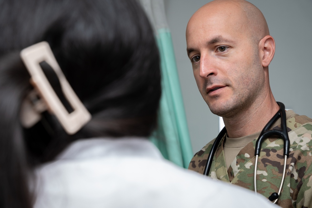 AMISTAD 2025: U.S. Air Force medical personnel observe surgical procedure in El Salvador