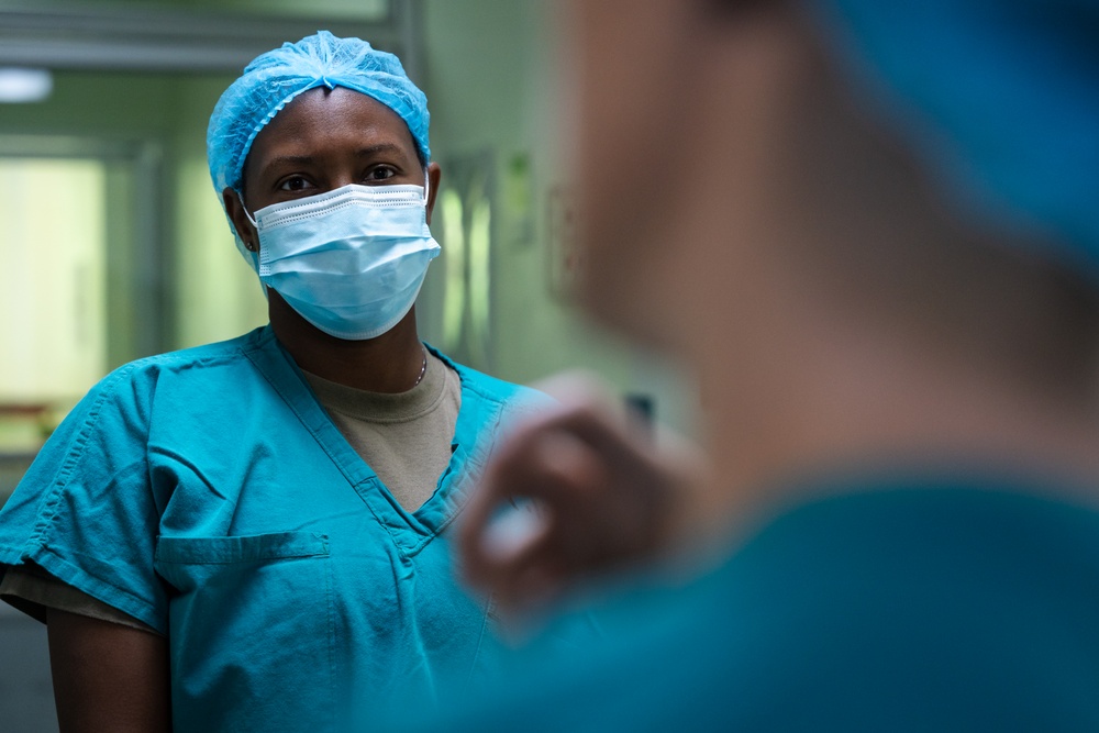 AMISTAD 2025: U.S. Air Force medical personnel observe surgical procedure in El Salvador