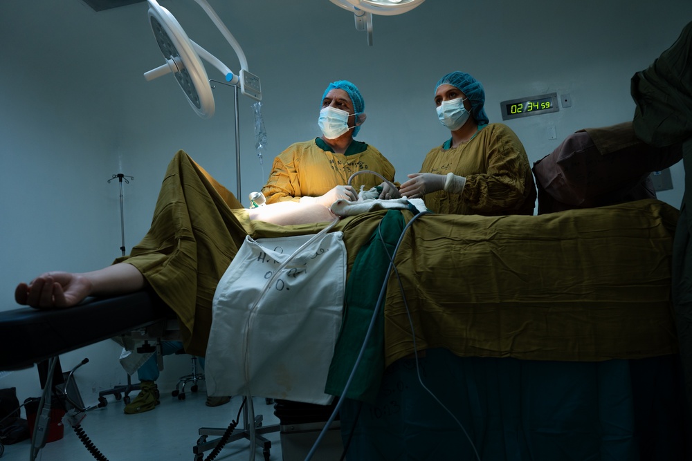 AMISTAD 2025: U.S. Air Force medical personnel observe surgical procedure in El Salvador