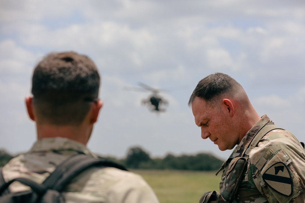 1st Cavalry Division Commander takes flight with 1st Air Cavalry Brigade