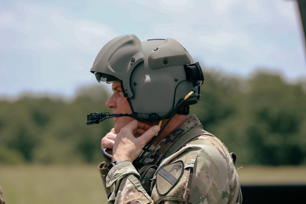 1st Cavalry Division Commander takes flight with 1st Air Cavalry Brigade