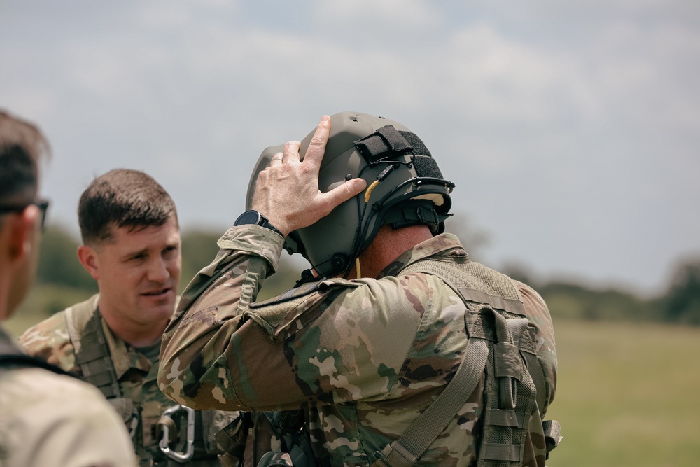 1st Cavalry Division Commander takes flight with 1st Air Cavalry Brigade