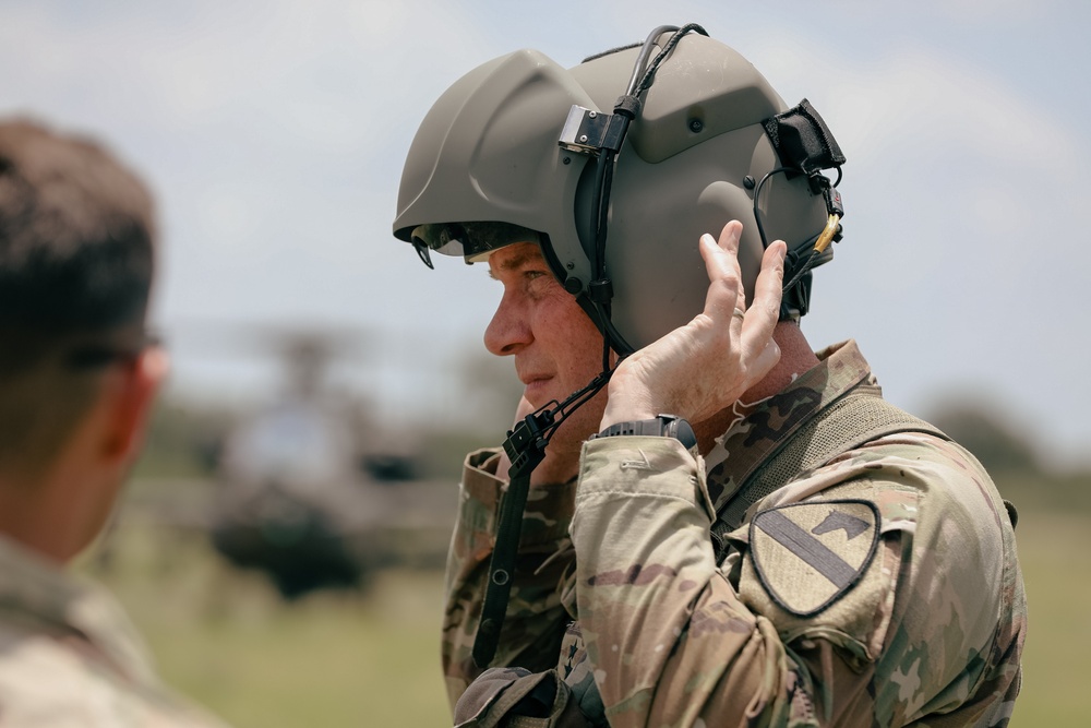 1st Cavalry Division Commander takes flight with 1st Air Cavalry Brigade