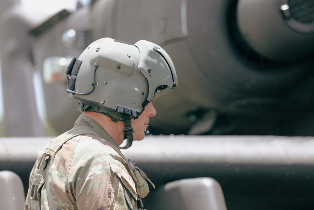 1st Cavalry Division Commander takes flight with 1st Air Cavalry Brigade