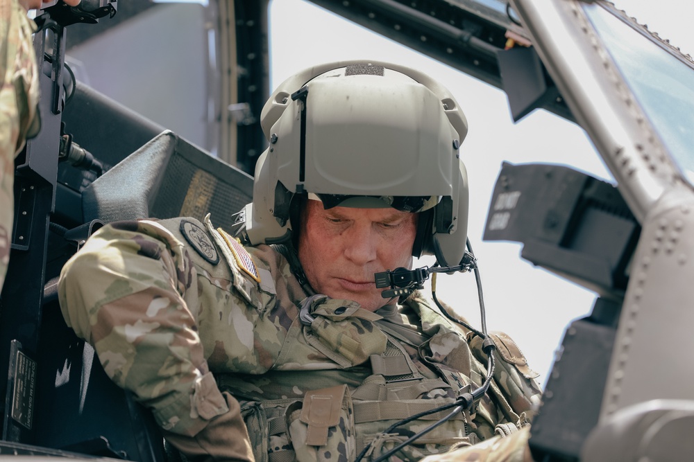 1st Cavalry Division Commander takes flight with 1st Air Cavalry Brigade