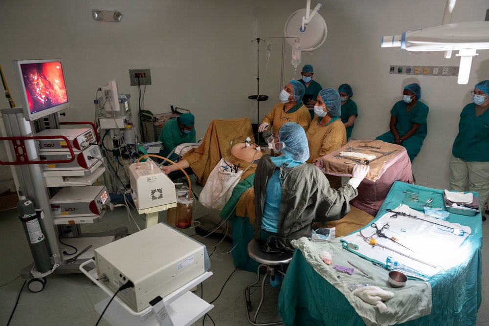 AMISTAD 2025: U.S. Air Force medical personnel observe surgical procedure in El Salvador