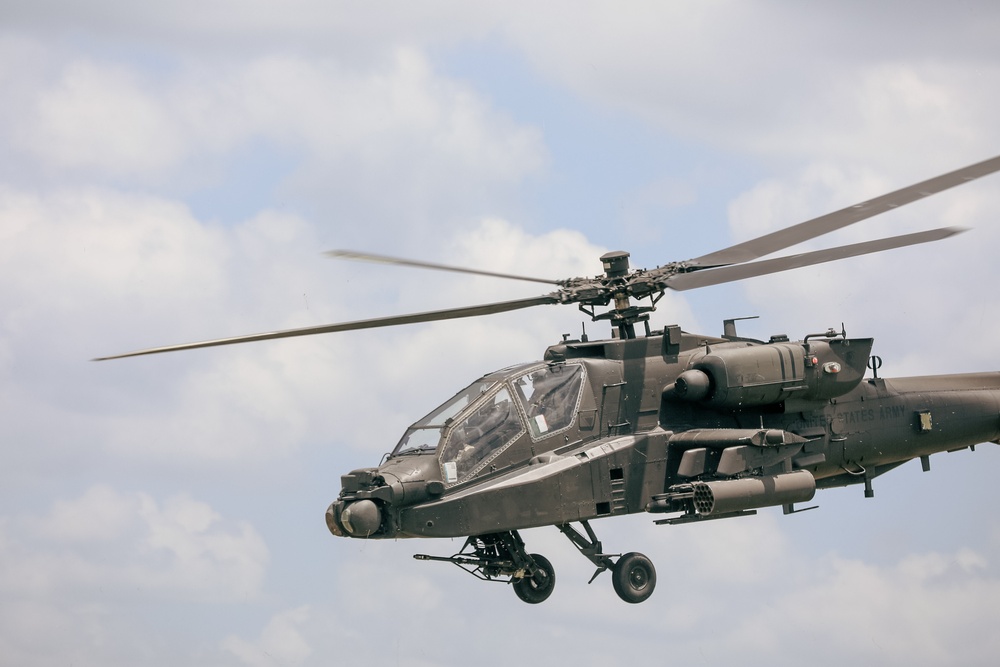 1st Cavalry Division Commander takes flight with 1st Air Cavalry Brigade